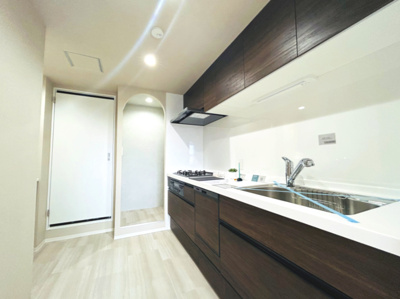 【キッチン】 | 多摩川久地パークハイツ | 独立型キッチンです！食洗機・水栓一体型浄水器が設置されております！
