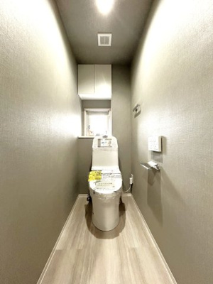 【トイレ】 | 多摩川久地パークハイツ | 洋式トイレです。温水洗浄便座・手洗い付き。
