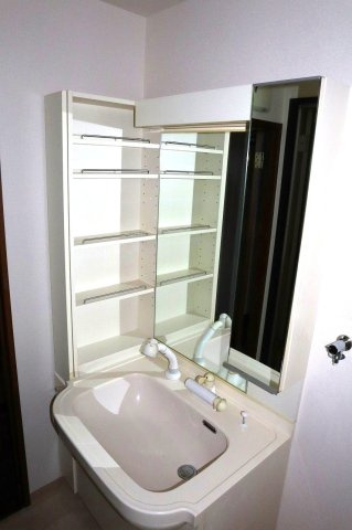 ライオンズマンション徳島南佐古の独立洗面台