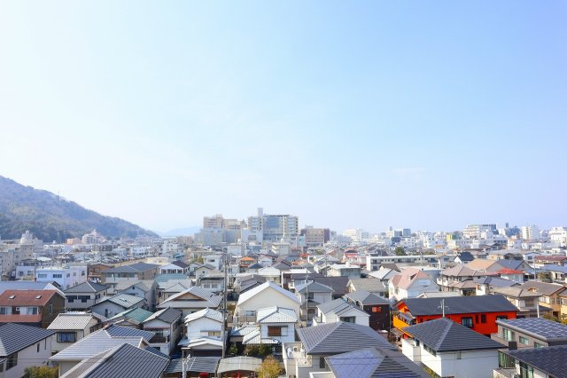 ライオンズマンション徳島南佐古の展望|玄関側（正面に中央病院）