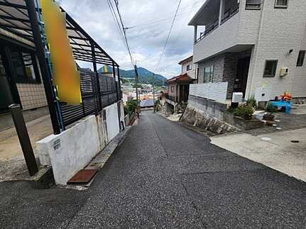 安佐南区大町西３丁目の前面道路含む現地写真