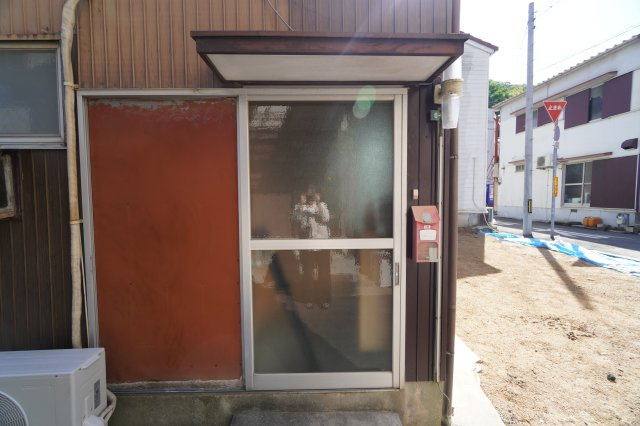 宮脇町戸建の玄関