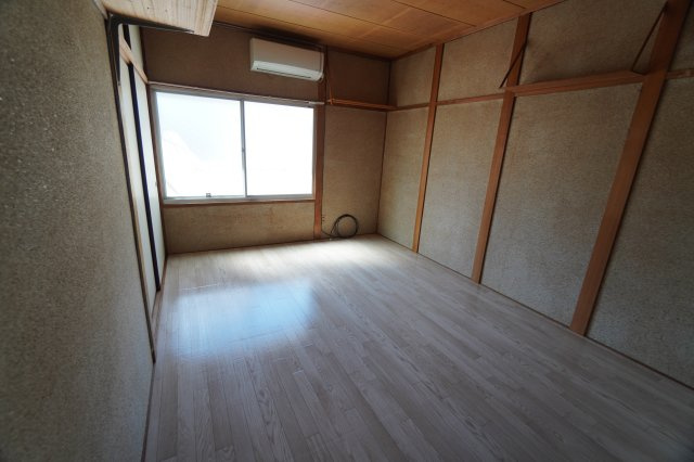 宮脇町戸建の洋室