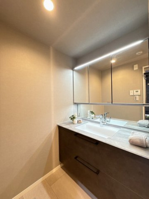 【独立洗面台】 | クロスエアタワー | 使いやすい独立洗面台です