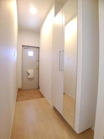 フォレスト　ガーデン　Ａの玄関