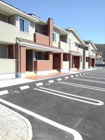 フォレスト　ガーデン　Ａの駐車場