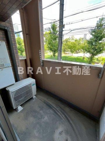 プレサンス大手前パークサイドⅡ　BRAVI不動産のバルコニー|【プレサンス大手前パークサイドⅡ】バルコニーからの眺めを楽しみながら食事をしませんか