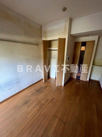 プレサンス大手前パークサイドⅡ　BRAVI不動産の居間・リビング|【プレサンス大手前パークサイドⅡ】使い勝手のいい洋室です