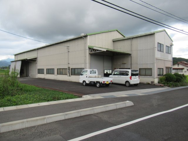 苫田郡鏡野町薪森原　売倉庫