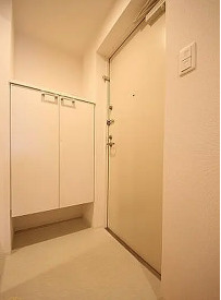 SERENITE堺筋本町SUDの玄関