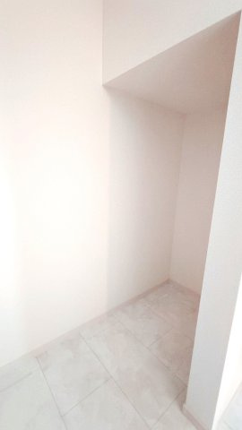 東大阪市日下町7丁目新築戸建の内装|独立洗面所横スペース