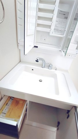 東大阪市日下町7丁目新築戸建の独立洗面台