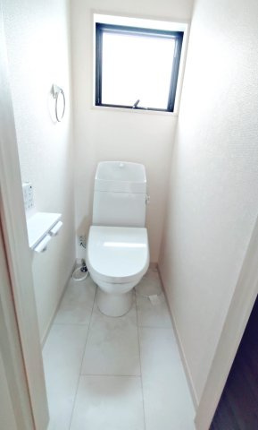 東大阪市日下町7丁目新築戸建のトイレ|2階