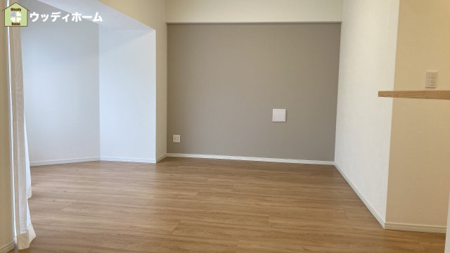 ベルドゥムール新越谷温泉　中古マンションの居間・リビング
