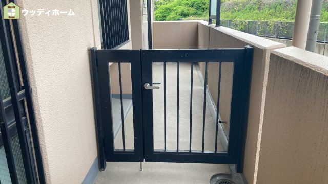 ベルドゥムール新越谷温泉　中古マンションの玄関