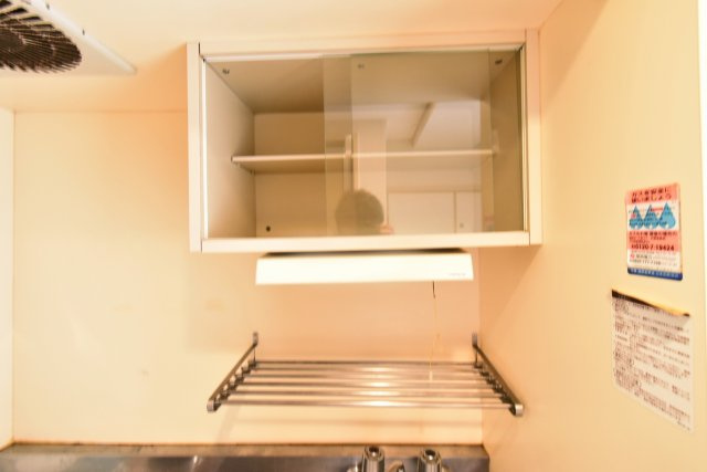 アメニティ武庫川の収納|キッチン上　コップ等置けますね