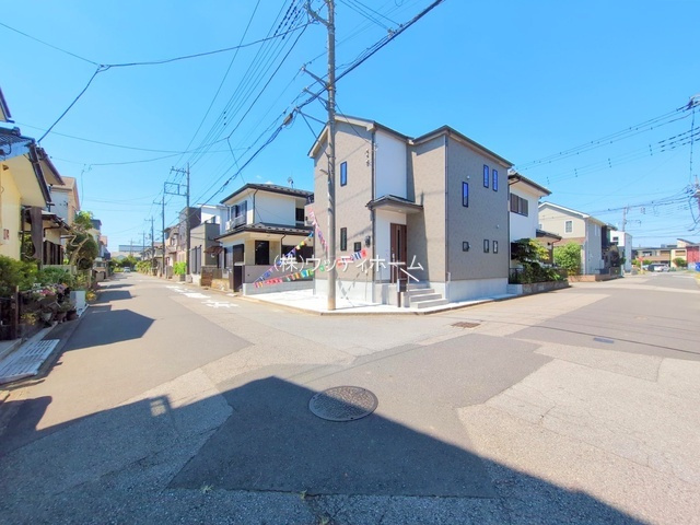 春日部市増富第1期　新築一戸建ての前面道路含む現地写真