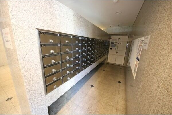 レジディア東桜のエントランス