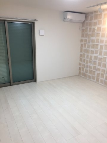 エアコン付きで快適な洋室10帖！