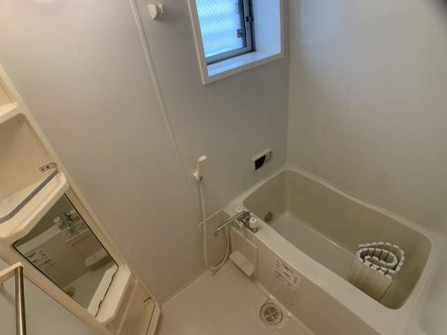 窓付きで換気しやすい浴室です！