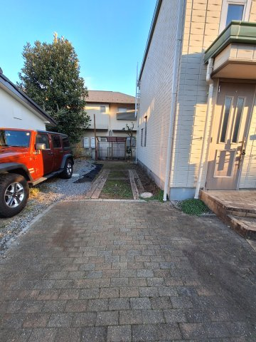 学園町１丁目一戸建住宅の駐車場