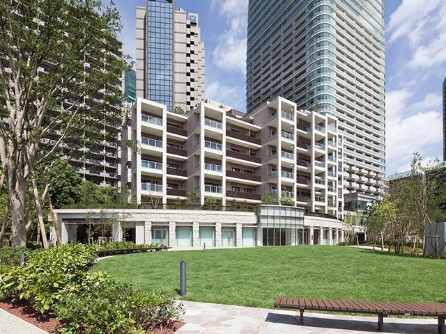 港区六本木１丁目の賃貸マンションの外観パース|大けやき広場（敷地内公園） 