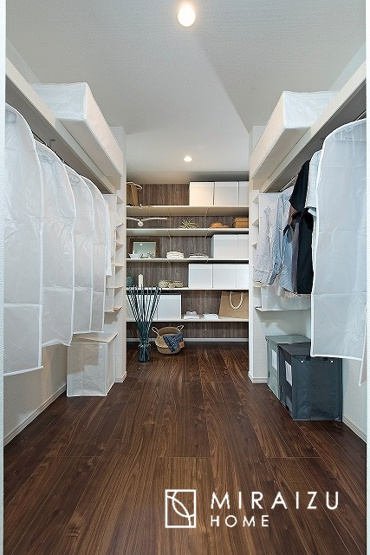 【内観：施工例】 | 陽の光をたっぷりと浴びながら気持ち良く生活が出来ます。見学・ご相談等、お気軽にご連絡下さい。※設備仕様プラン変更の場合もございます、予めご了承ください。※CG画像に関して、あくまでもイメージです。