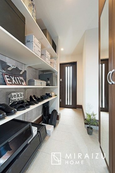 【内観：施工例】 | 陽の光をたっぷりと浴びながら気持ち良く生活が出来ます。見学・ご相談等、お気軽にご連絡下さい。※設備仕様プラン変更の場合もございます、予めご了承ください。※CG画像に関して、あくまでもイメージです。