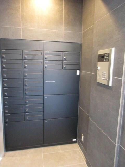 港区南麻布２丁目の賃貸マンションのその他共用部分|2016年8月撮影　メール&宅配ボ… 