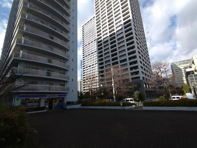 港区芝浦３丁目の賃貸マンションの外観パース|向かい１Ｆにローソンかあり 