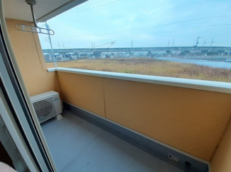 【バルコニー】 | サニーヴィレッジⅠ | 外からの目が気にならないバルコニーで洗濯物が干せます