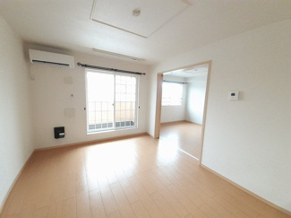 【居間・リビング】 | サニーヴィレッジⅠ | ゆったりとした居間です