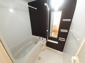 【浴室】 | サニーヴィレッジⅠ | コンパクトで使いやすいお風呂です