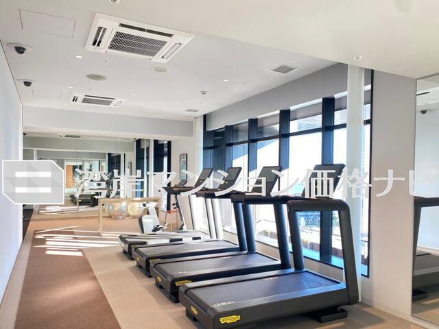 港区浜松町２丁目の賃貸マンションのロビー|ジム 