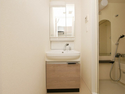 【洗面所】 | プレサンス難波クチュール  | ゆったりとスペースのある洗面所