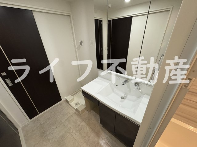 プレミアム菱屋西の独立洗面台|朝の身支度には欠かせない独立洗面化粧台