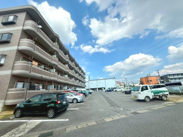 サマーブリーズⅡの駐車場