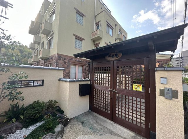 【大阪府】吹田市千里山　1棟老人ホームの外観