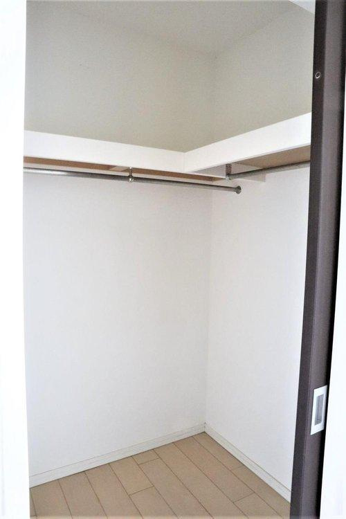 アルファステイツ住吉Ⅱの収納|洋室①ウオークインクローゼット