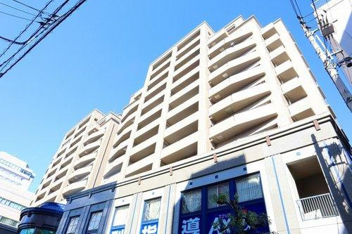 フレシアとくしまの外観|１F、２Fには、交番及びテナントが入っています