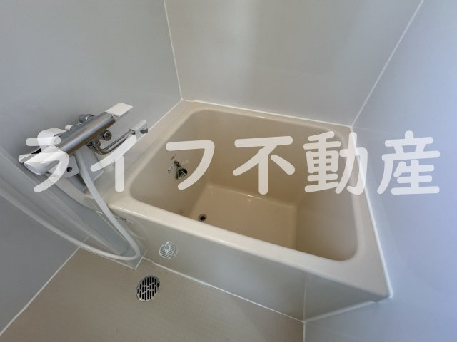 グローリィハイツ八戸ノ里の浴室|落ち着いた空間のお風呂です