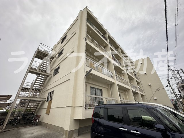 グローリィハイツ八戸ノ里の外観|外観は落ち着いています