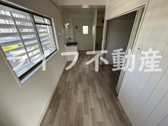 グローリィハイツ八戸ノ里の居間・リビング|ゆったり過ごせる居間です