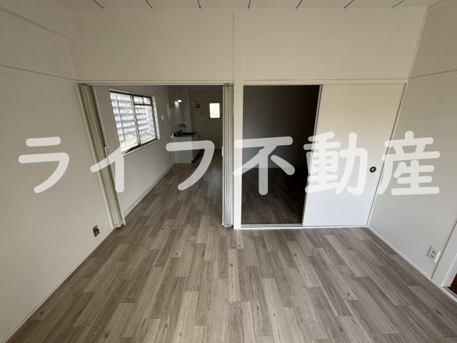 グローリィハイツ八戸ノ里の洋室|落ち着いた色調の洋室です