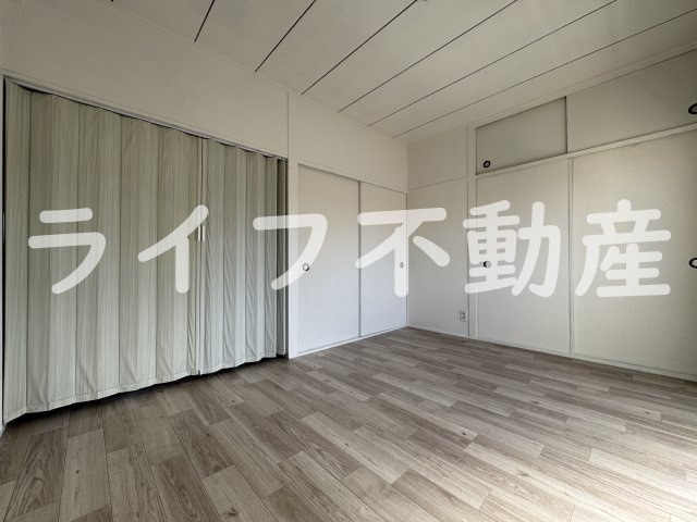 グローリィハイツ八戸ノ里の洋室|個人の部屋や寝室として使える洋室です