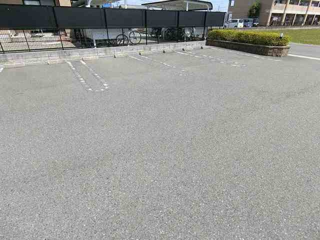 コートデイジーＢの駐車場