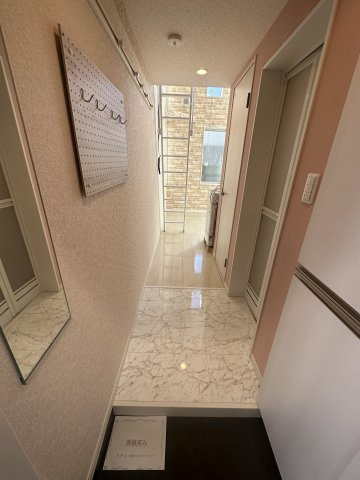 ユナイト能見台ハリマオの玄関|収納もある玄関です