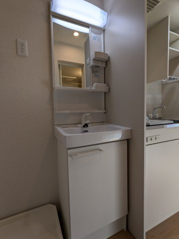 ドマーニ鶴見の洗面所|脱衣スペースもあります