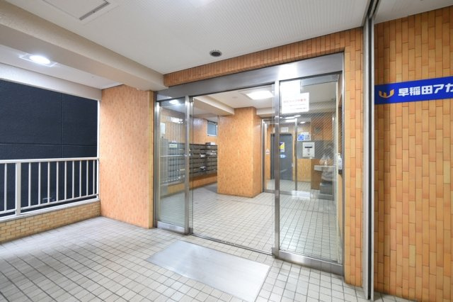 グローリア初穂武蔵境のエントランス|建物の内部です