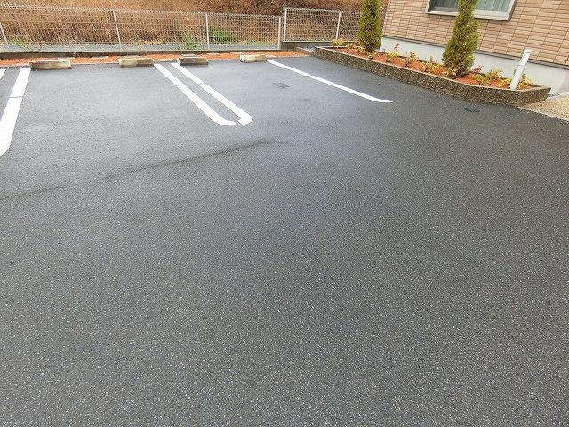 ファミリアの駐車場